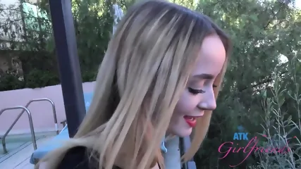 Gorgeous Step Mom Seduces Her Lustful Step Son By Showing Him Her Big Bazookas - Vidéo premium HD - Amateur | X-Casting